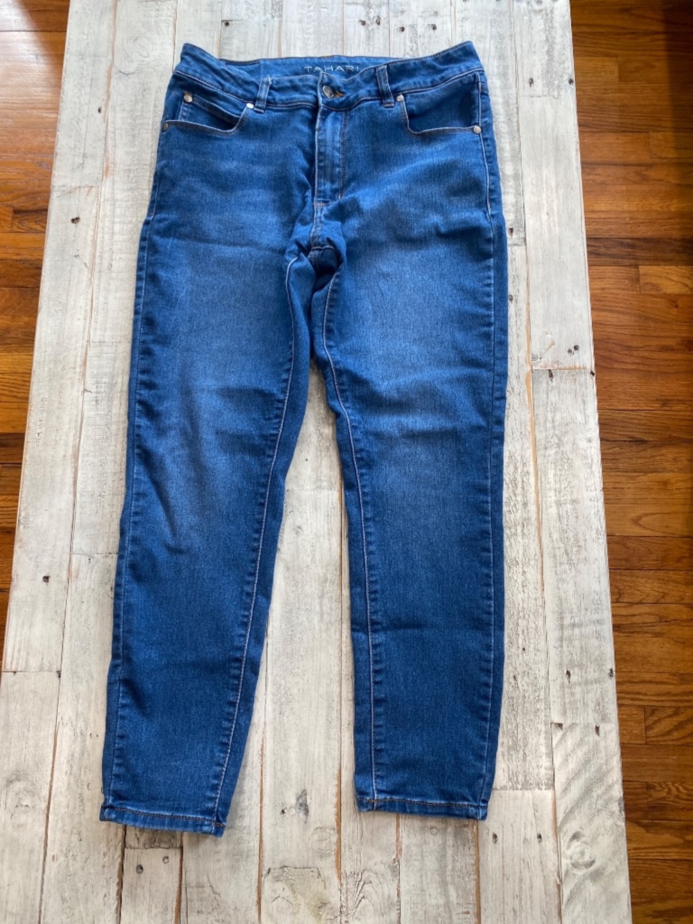 Tahari Cropped Jeans Womens Size 12 Skinny Classic Minimalist denim pants